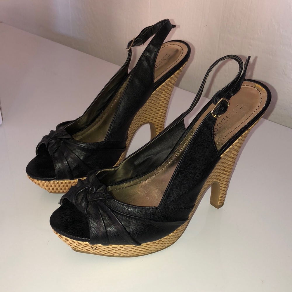 Black wedges